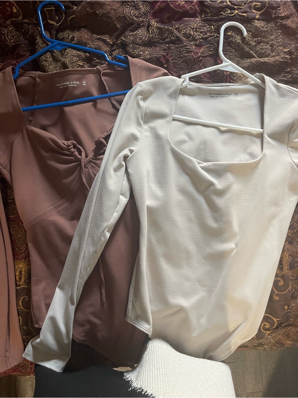 Bundle Abercrombie & Fitch Long-Sleeve Scoop Neck Top in cream and Brown